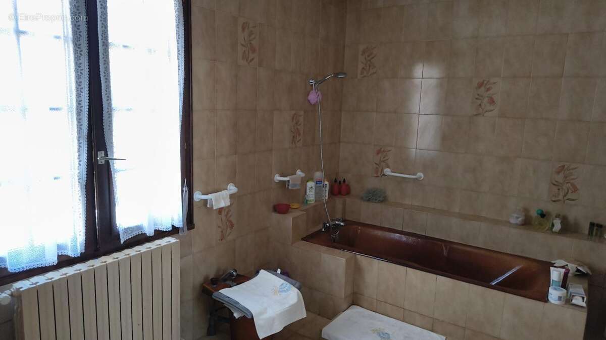 Maison 143 m² à Saint-Julia-De-Bec  - photo 10