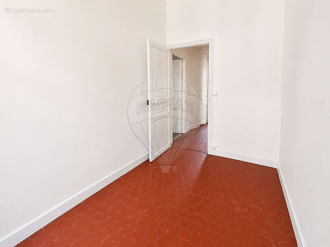 Appartement à MARSEILLE-4E
