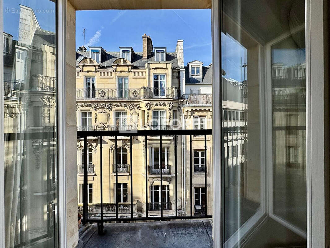 Appartement à PARIS-8E