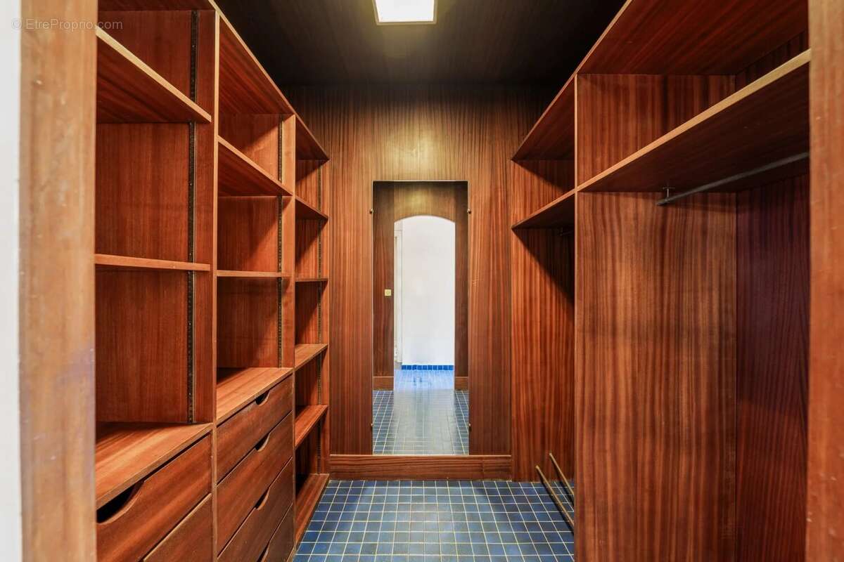 À vendre – Spacieuse villa familiale avec piscine à Saint-Paul de Vence - photo 26
