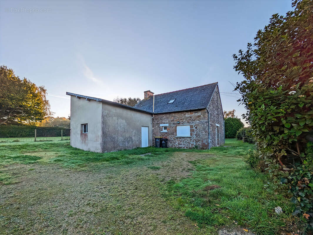 Maison à BAGUER-MORVAN