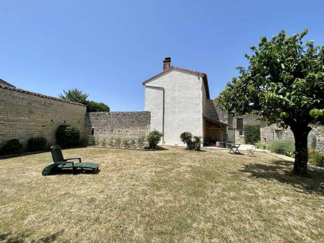 Maison à LOUBILLE