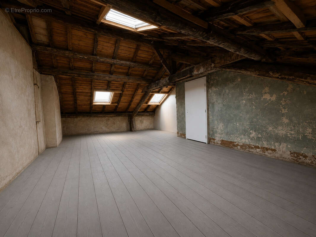 Rare en hypercentre de Metz   Combles à aménager de 47,6 m2 au sol au cœur de la rue Serpenoise - photo 3
