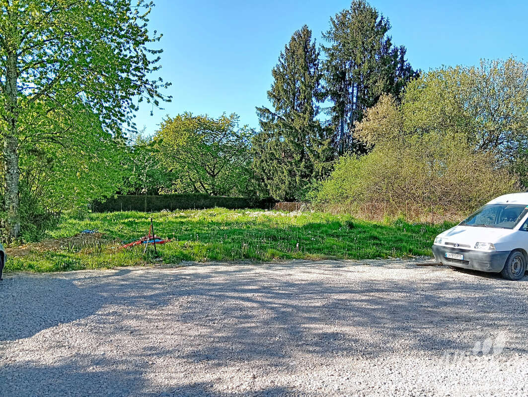 Terrain à MONTREUX-CHATEAU