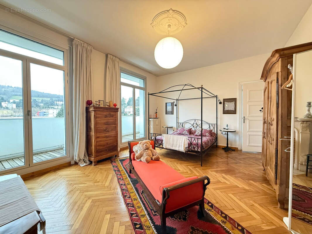 Appartement à SAINT-ETIENNE