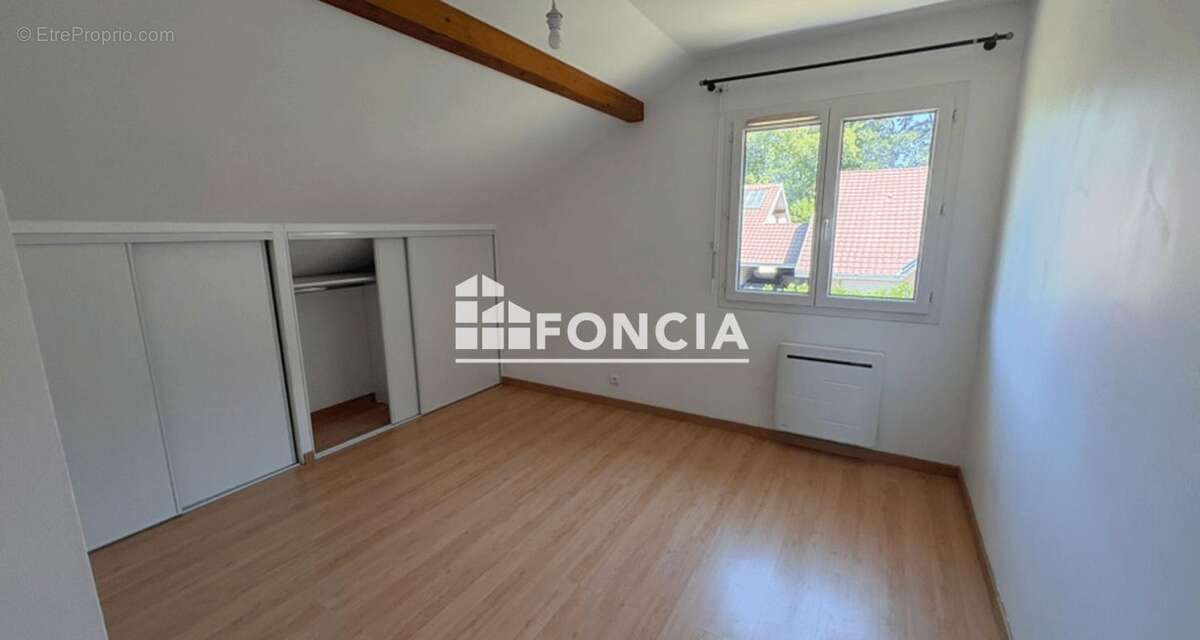 Étrembières – Villa mitoyenne 5 chambres avec jardin de 308 m², garage et abri voiture, à proximité de la douane de Veyrier - photo 8