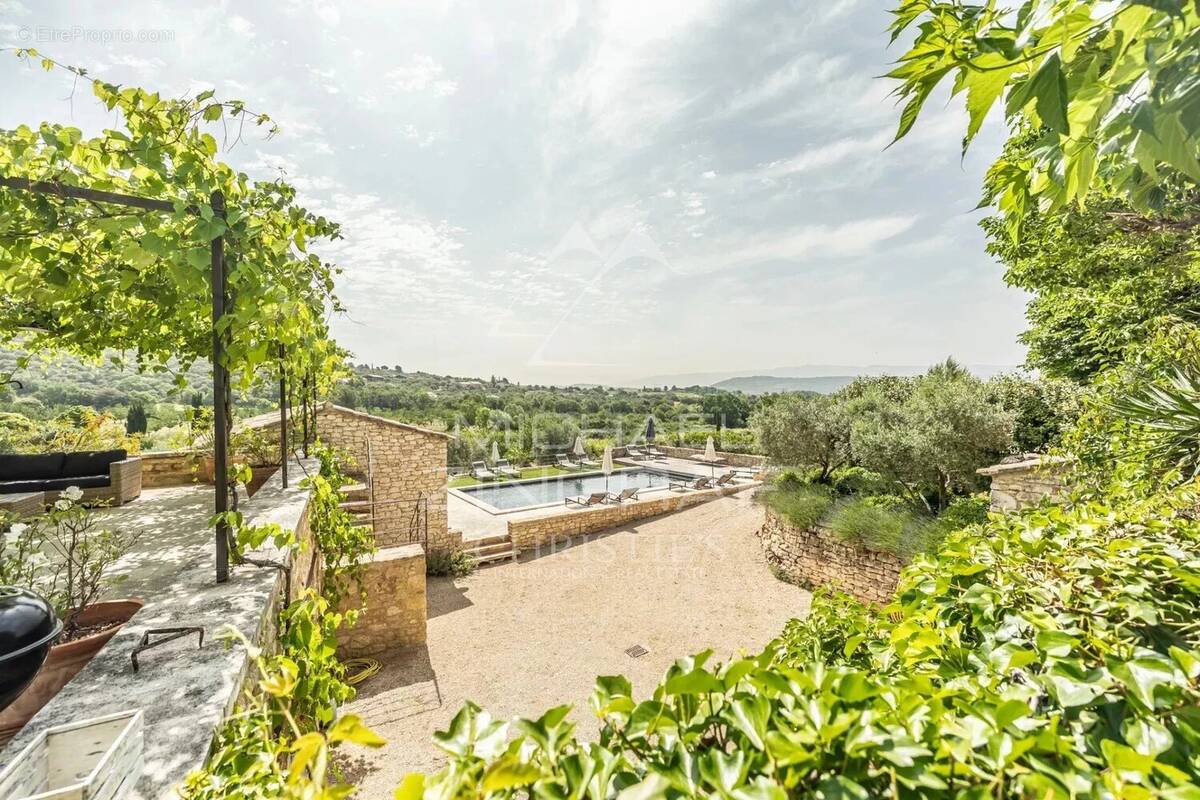 Maison à SAINT-SATURNIN-LES-APT