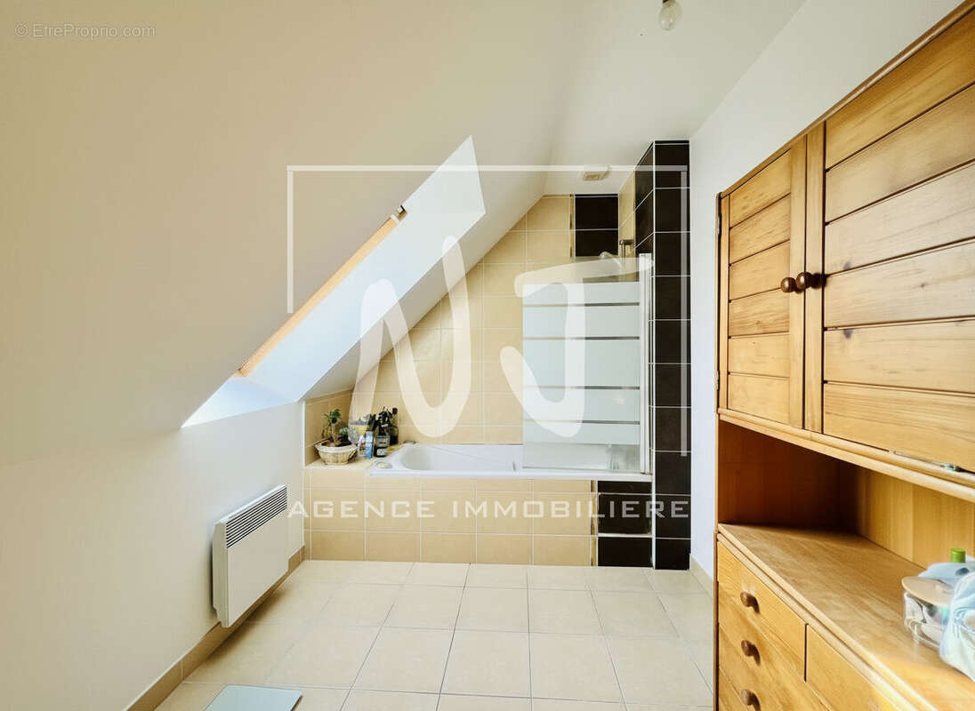 Maison familiale à vendre à Brissac Loire Aubance avec vie de plain-pied - photo 9