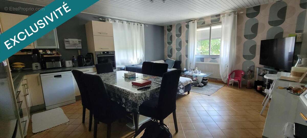 Photo 6 - Commerce à TULLINS