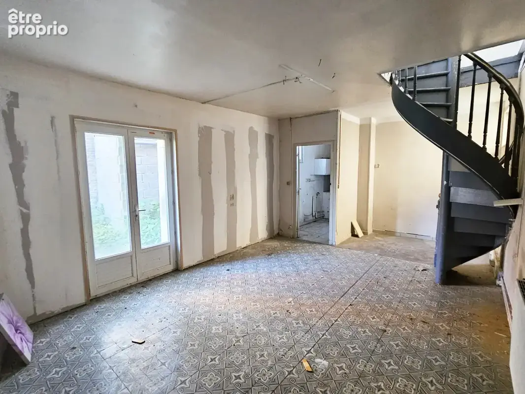 Immeuble de rapport, 5 lots : 4 logements et 1 commerce, dont 2 déjà loués, rendement 14,5% travaux compris - photo 9