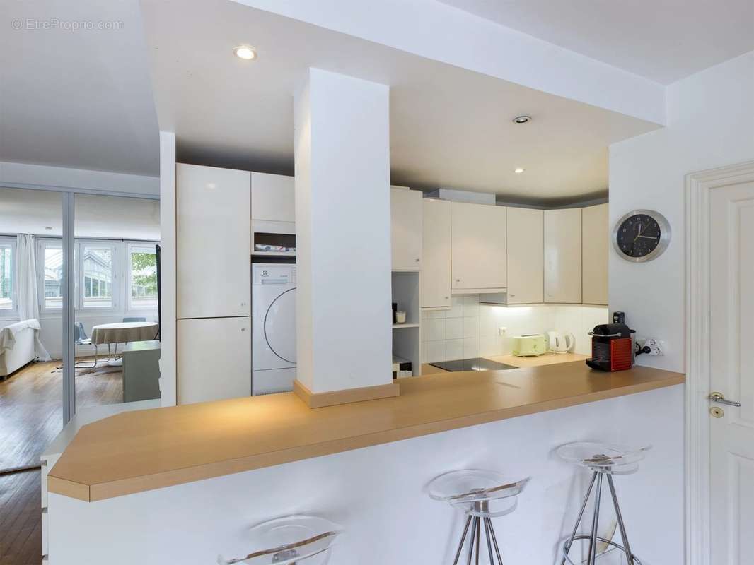 Appartement à PARIS-16E