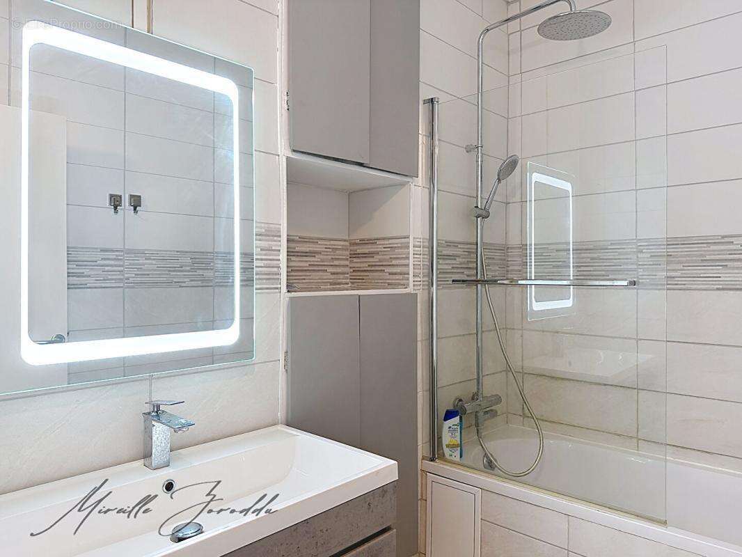 NIMES Appartement   3 pièces 64 m²  avec garage, loggia et cave - photo 6