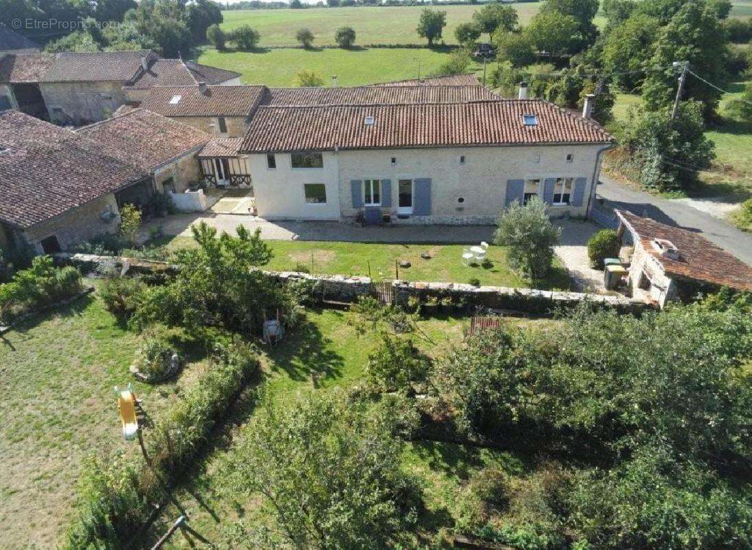Maison à VERTEUIL-SUR-CHARENTE