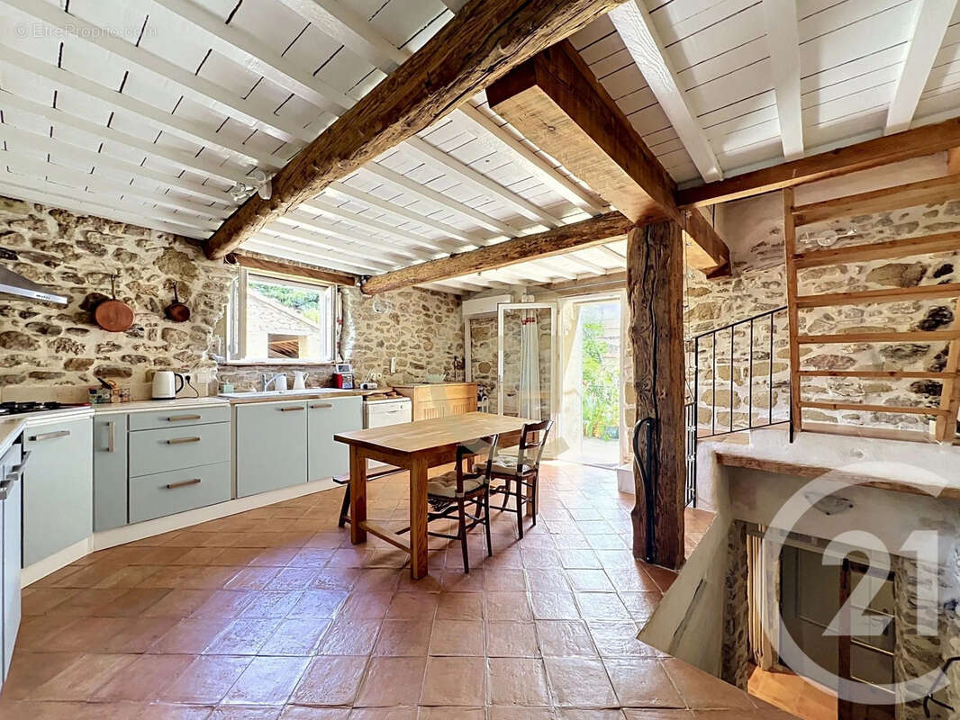 Maison à SAINT-QUENTIN-LA-POTERIE