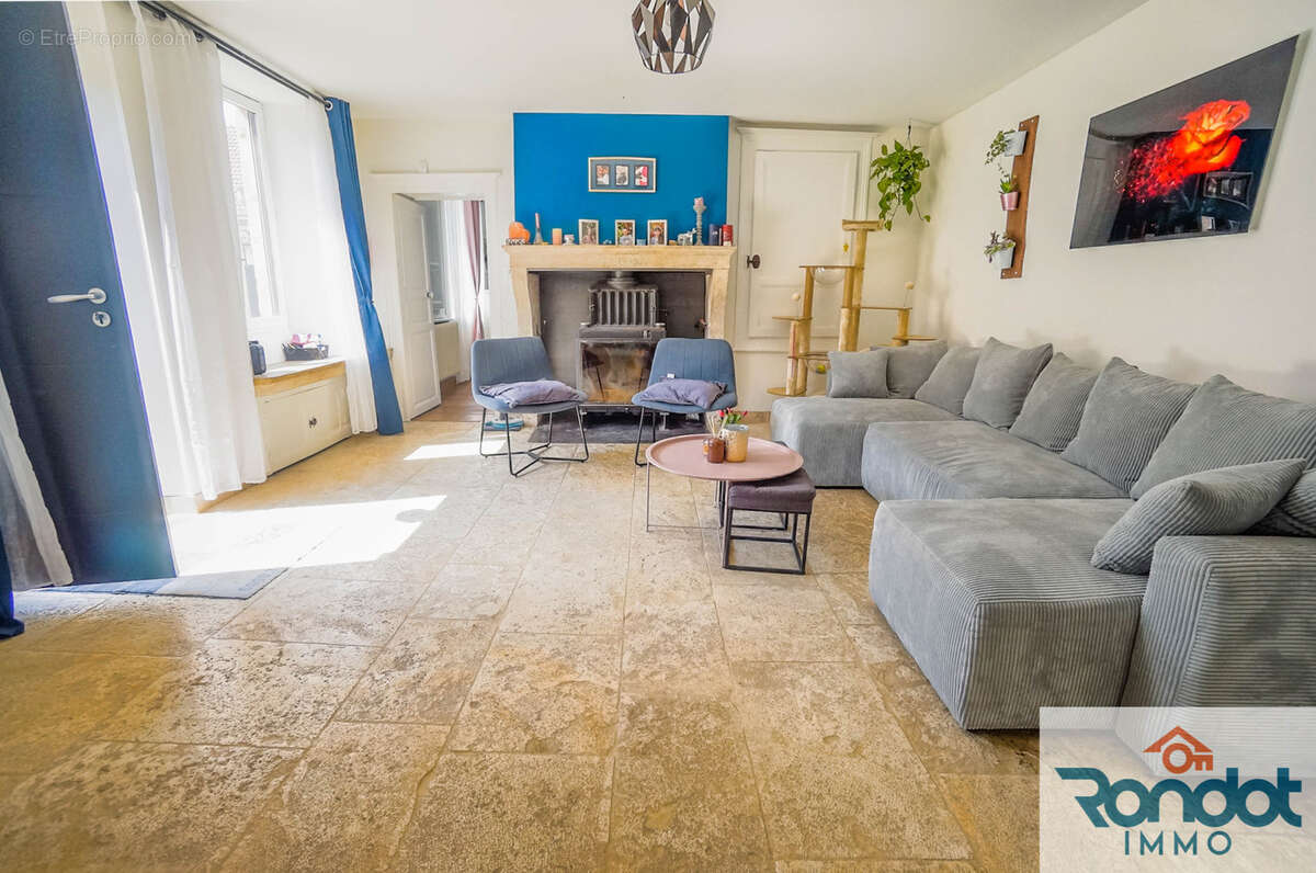 Maison à SAINT-BROING-LES-MOINES