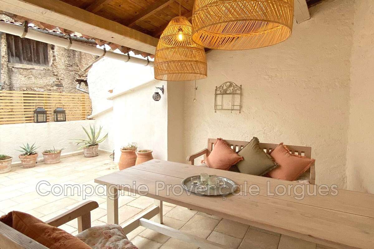 Appartement à COTIGNAC