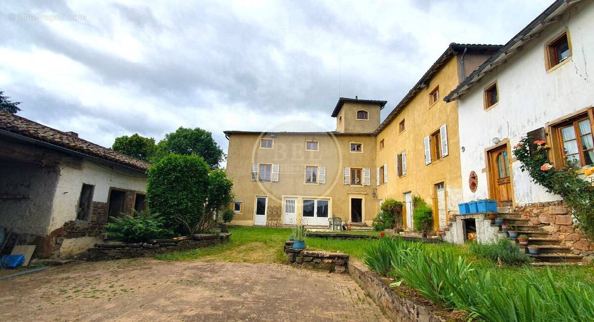 Maison à BESSENAY