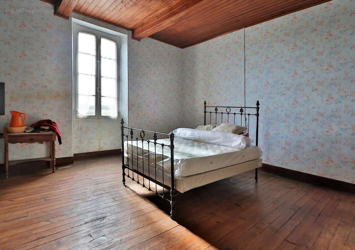 Maison à CASTELNAU-RIVIERE-BASSE