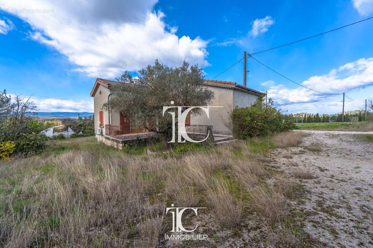 Maison à GROSPIERRES