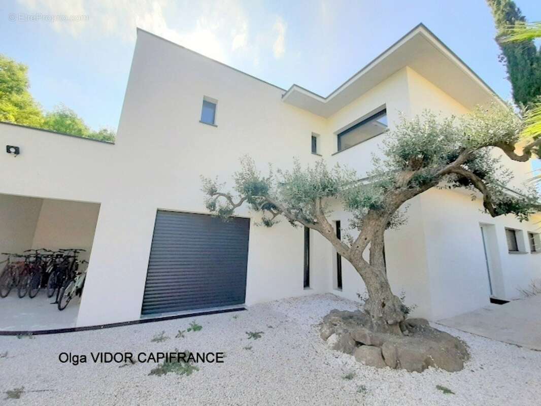Dpt  (34), à vendre  GRAU D'AGDE  villa P6  195 m² avec piscine, garage, suites parentales - photo 19