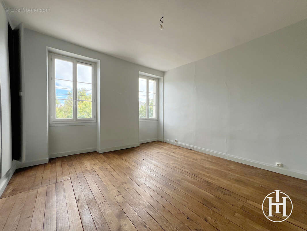 Maison à DUN-SUR-AURON