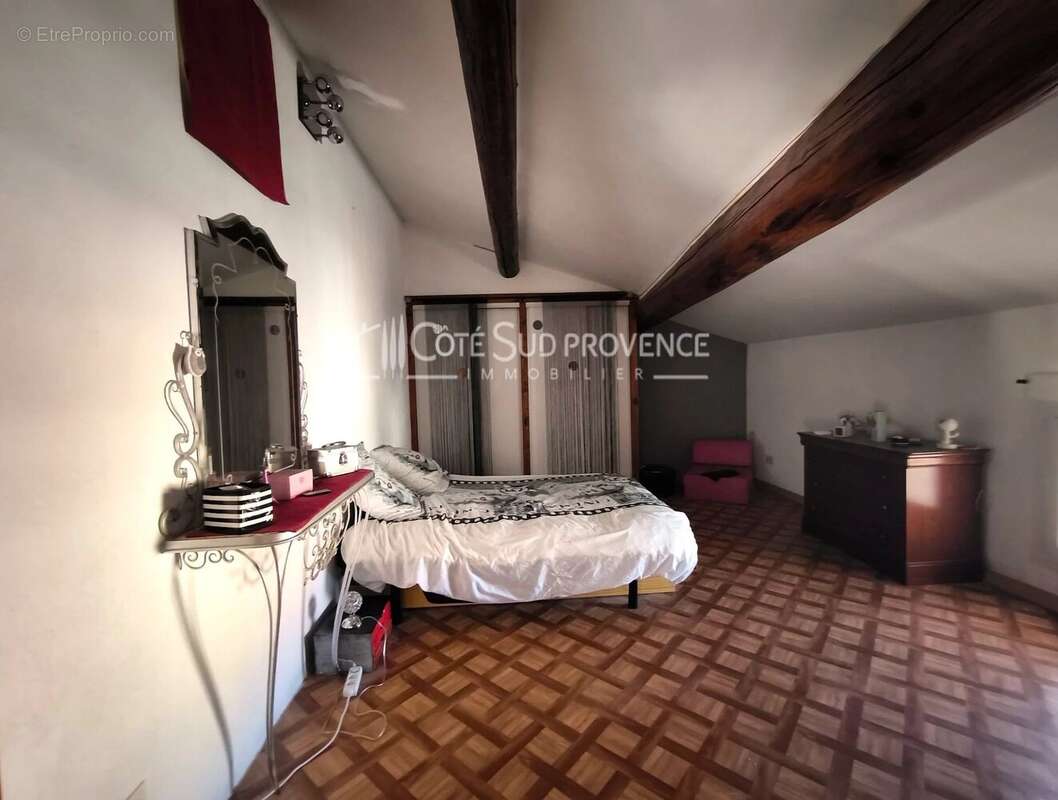 Appartement à VILLES-SUR-AUZON