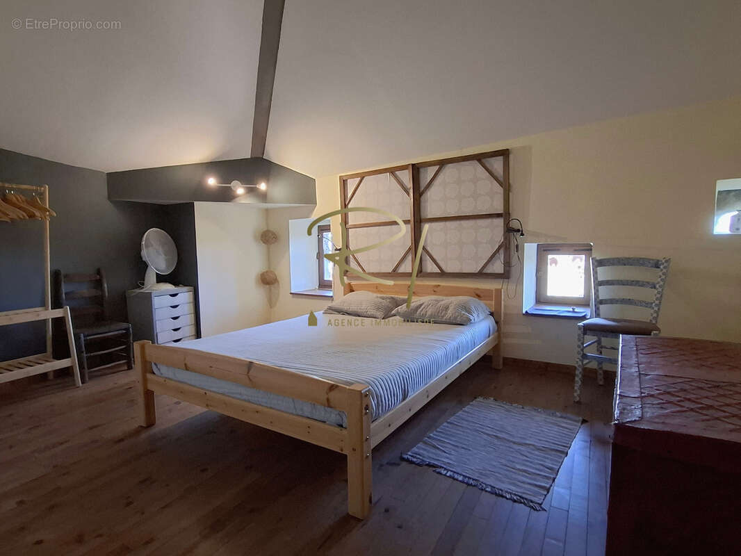 A Vendre - Maison de caractère en pierre proche des Vans - photo 17