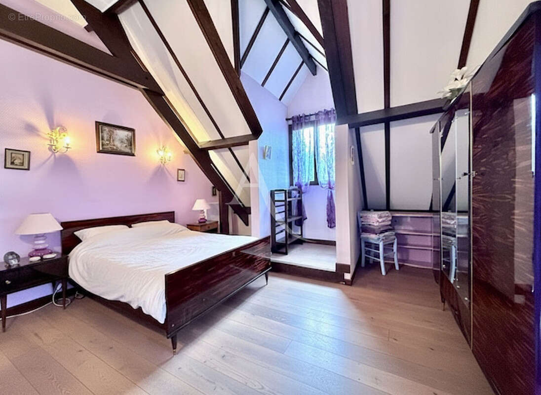 Maison 258 m² à Villeneuve-Saint-Denis  - photo 11