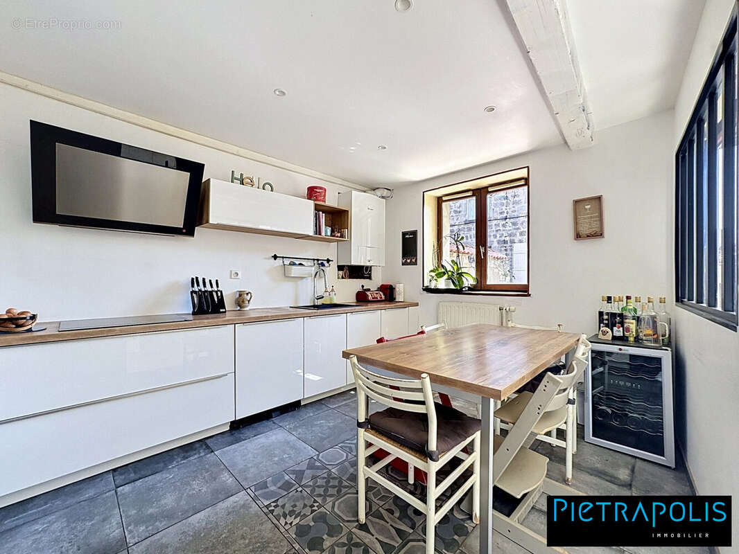 Maison 175 m² à Soucieu-En-Jarrest  - photo 7