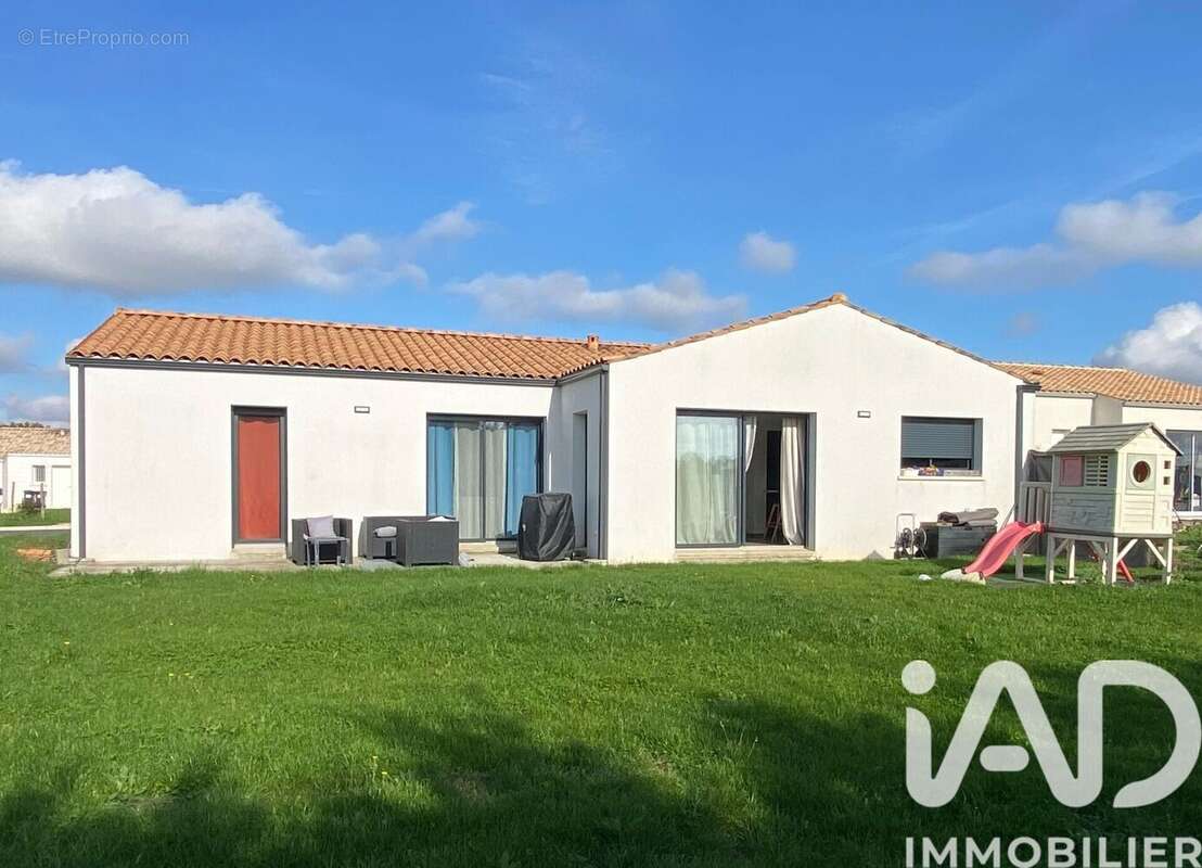 Photo 2 - Maison à SAINT-ROMAIN-DE-BENET