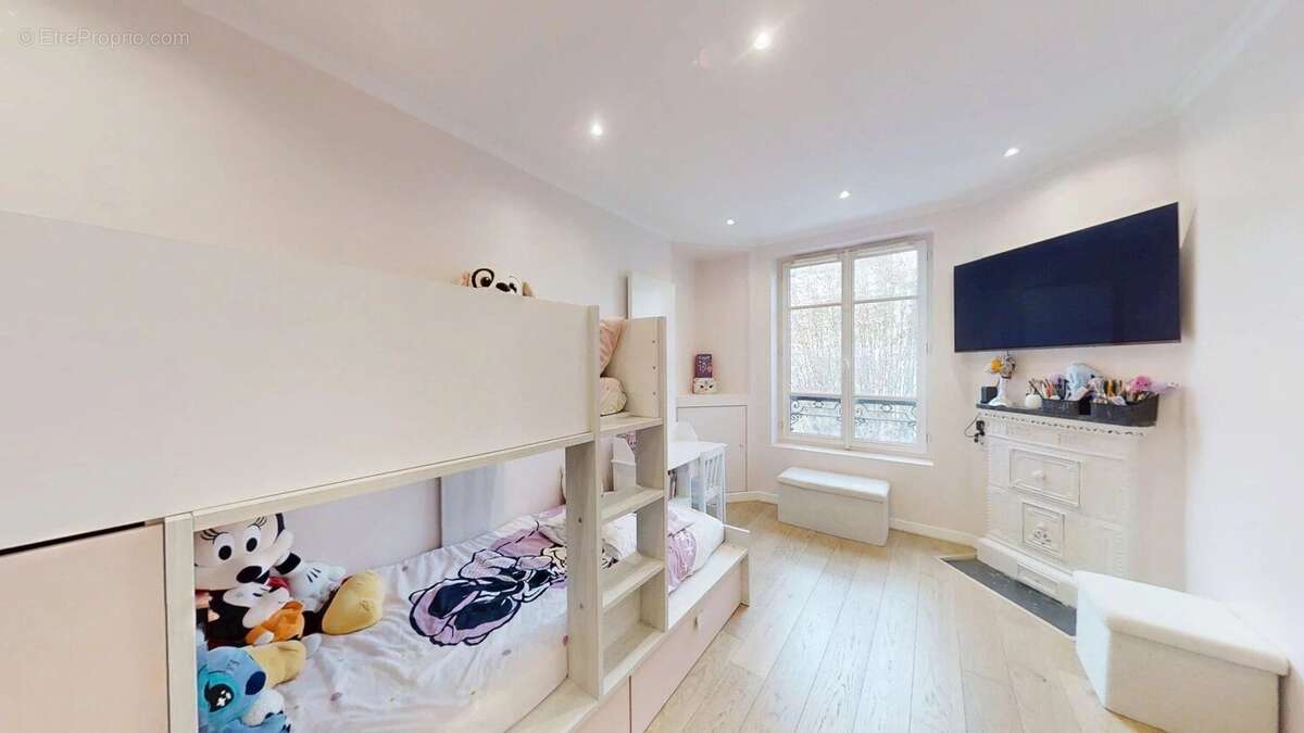 Appartement à COURBEVOIE