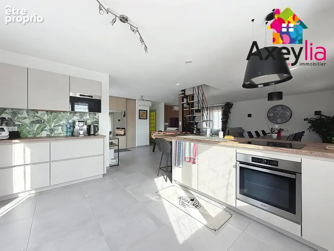 A vendre - commelle-vernay - maison  rénovée avec 5 chambres - photo 6