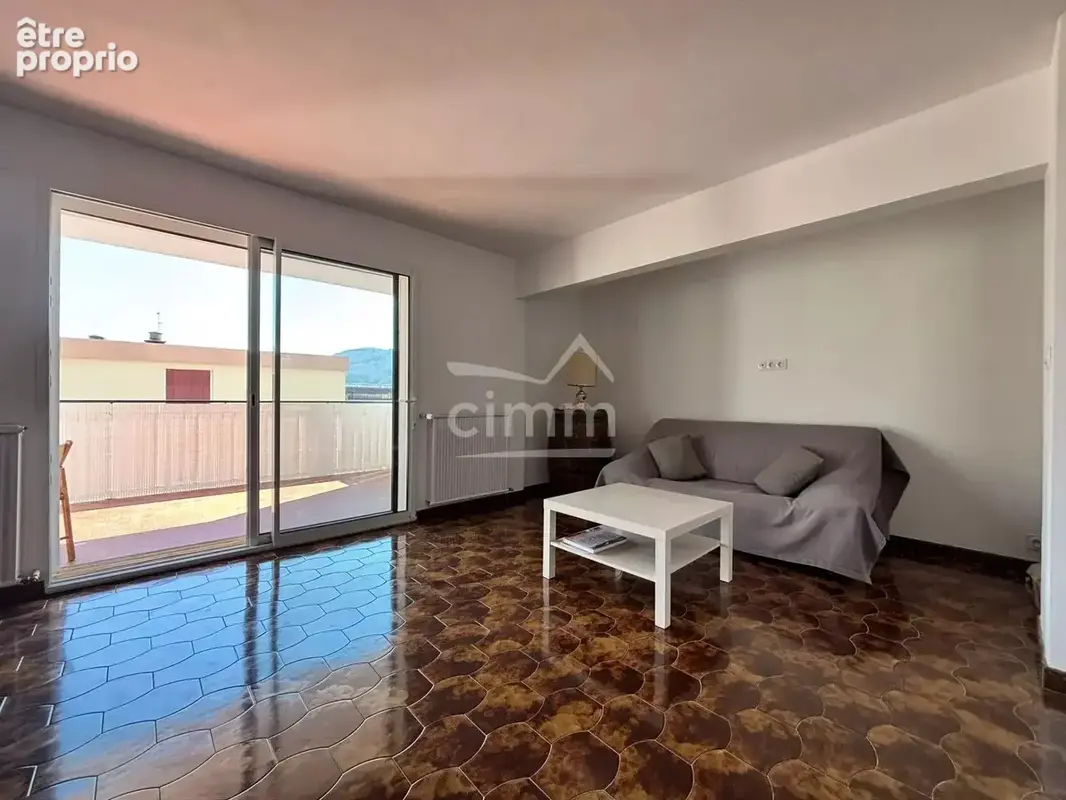 Appartement T5 -100 m² avec grande terrasse - photo 3