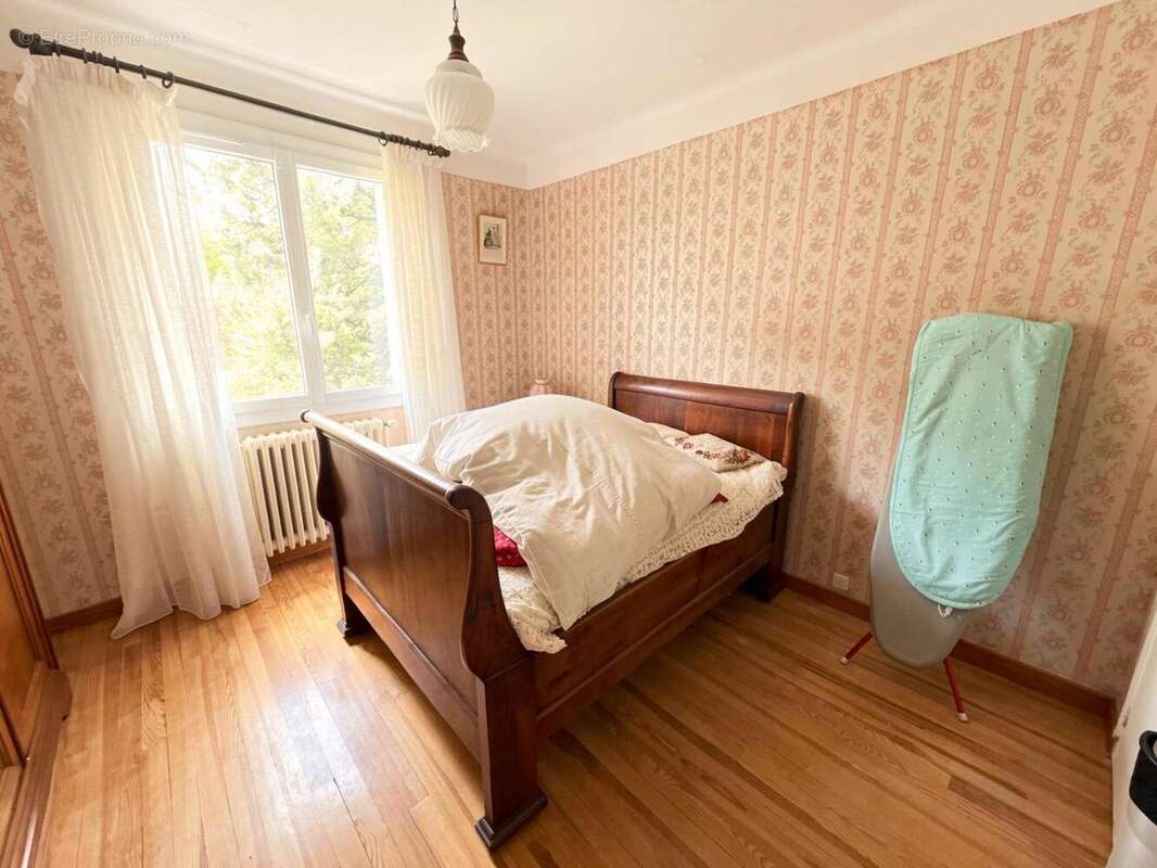   - Maison à LABEGUDE