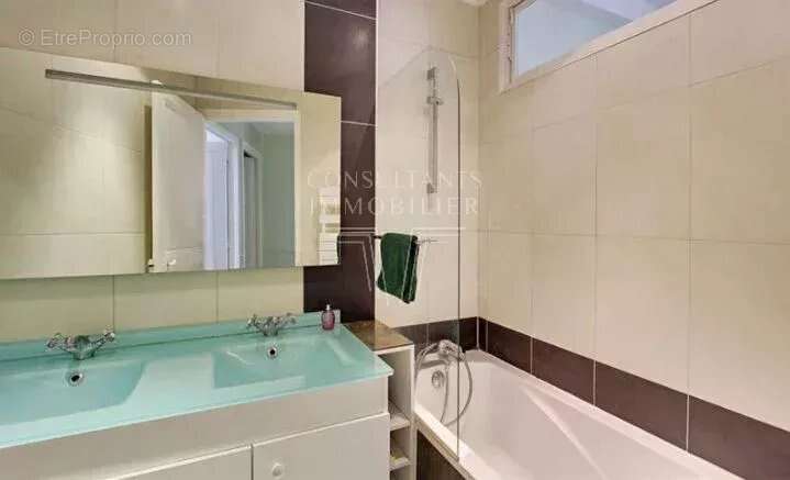 Appartement à PARIS-7E