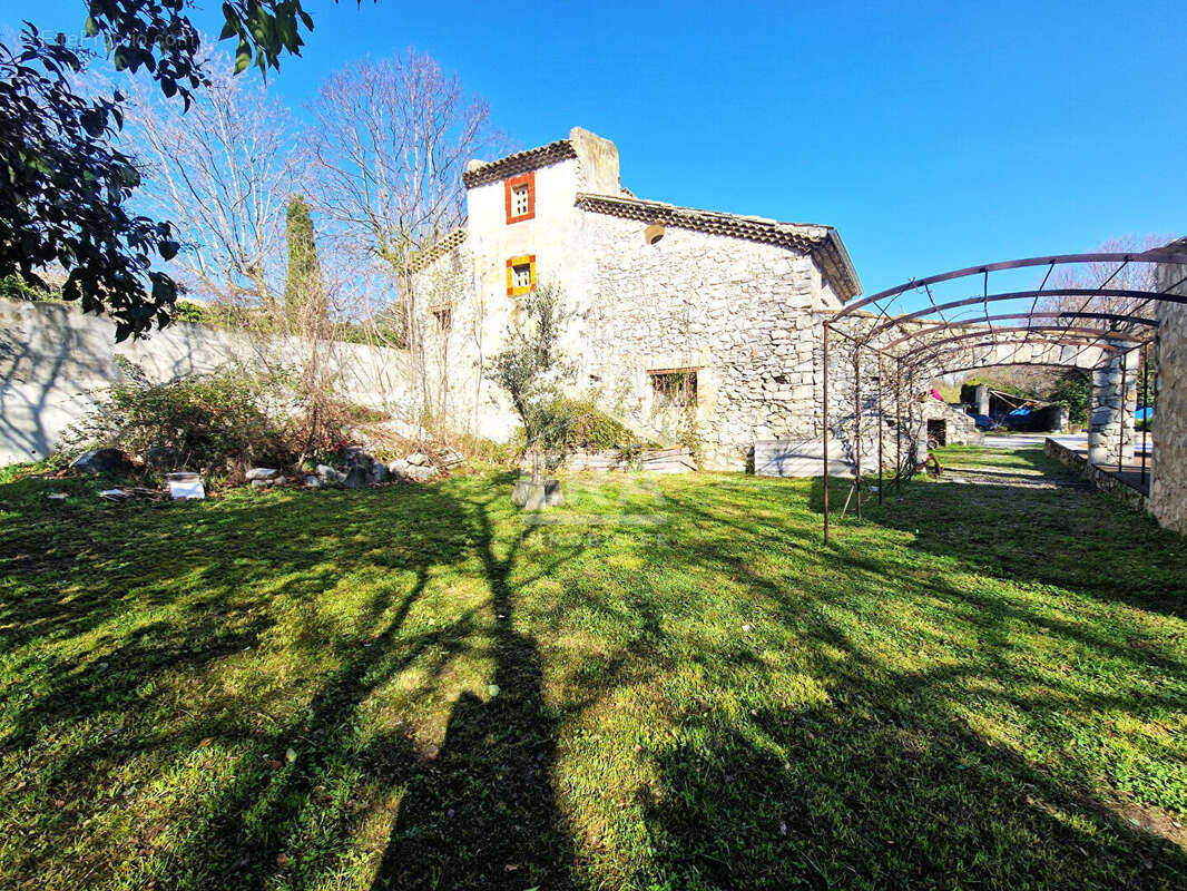 Maison à LES OMERGUES