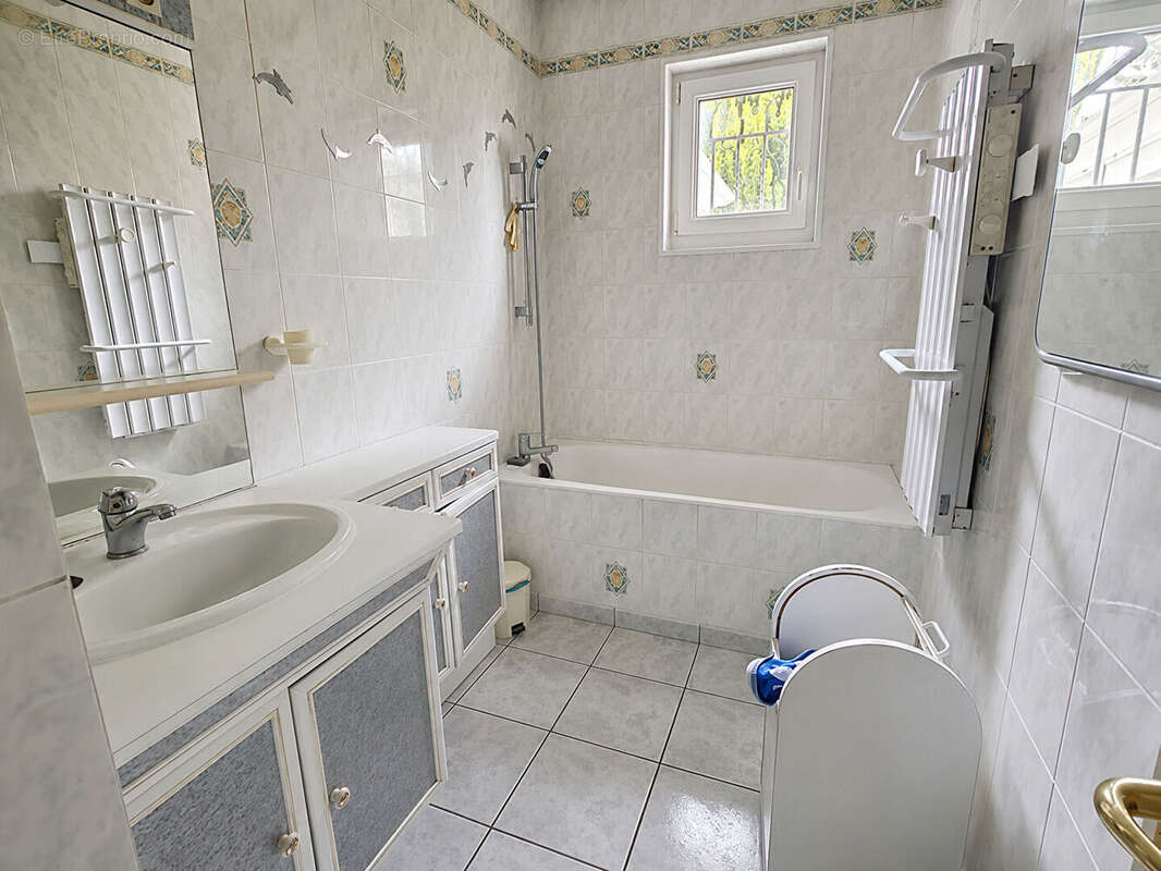 Pavillon familial 136 m² 4 chambres Sous-sol complet - photo 14