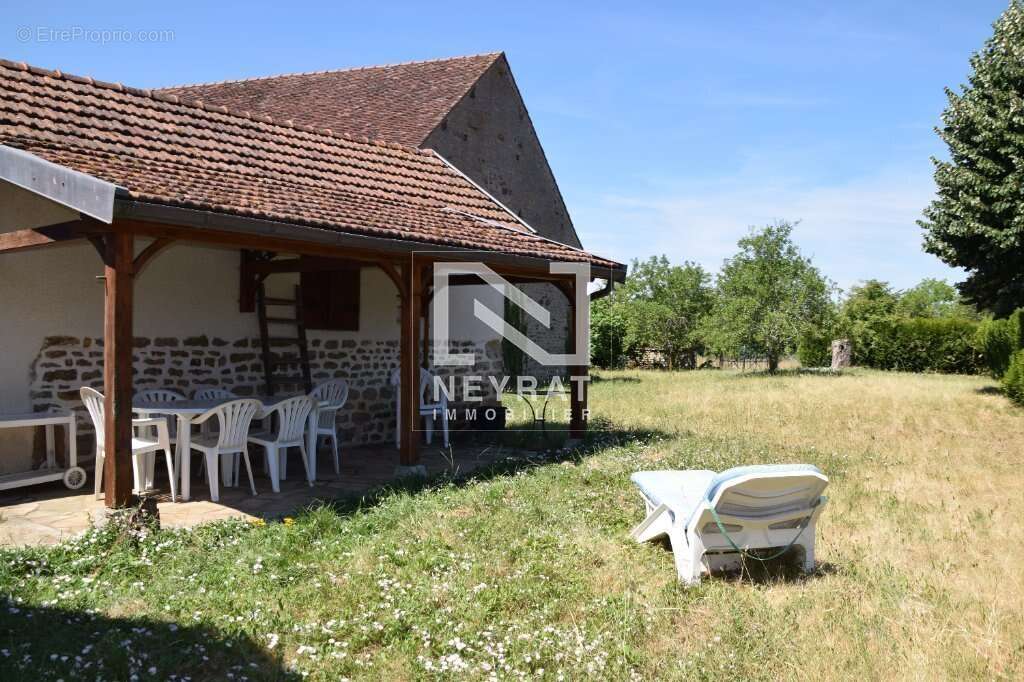7 kms d'Arnay-le-Duc, Maison en pierre 3 chambres sur 2600m² - photo 4