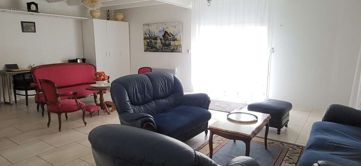 Maison à COURCELLES