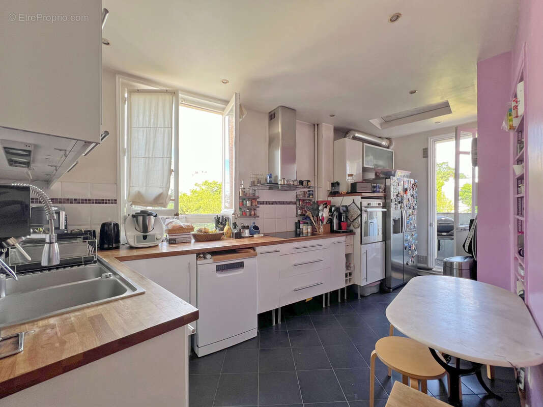 Appartement à COURBEVOIE