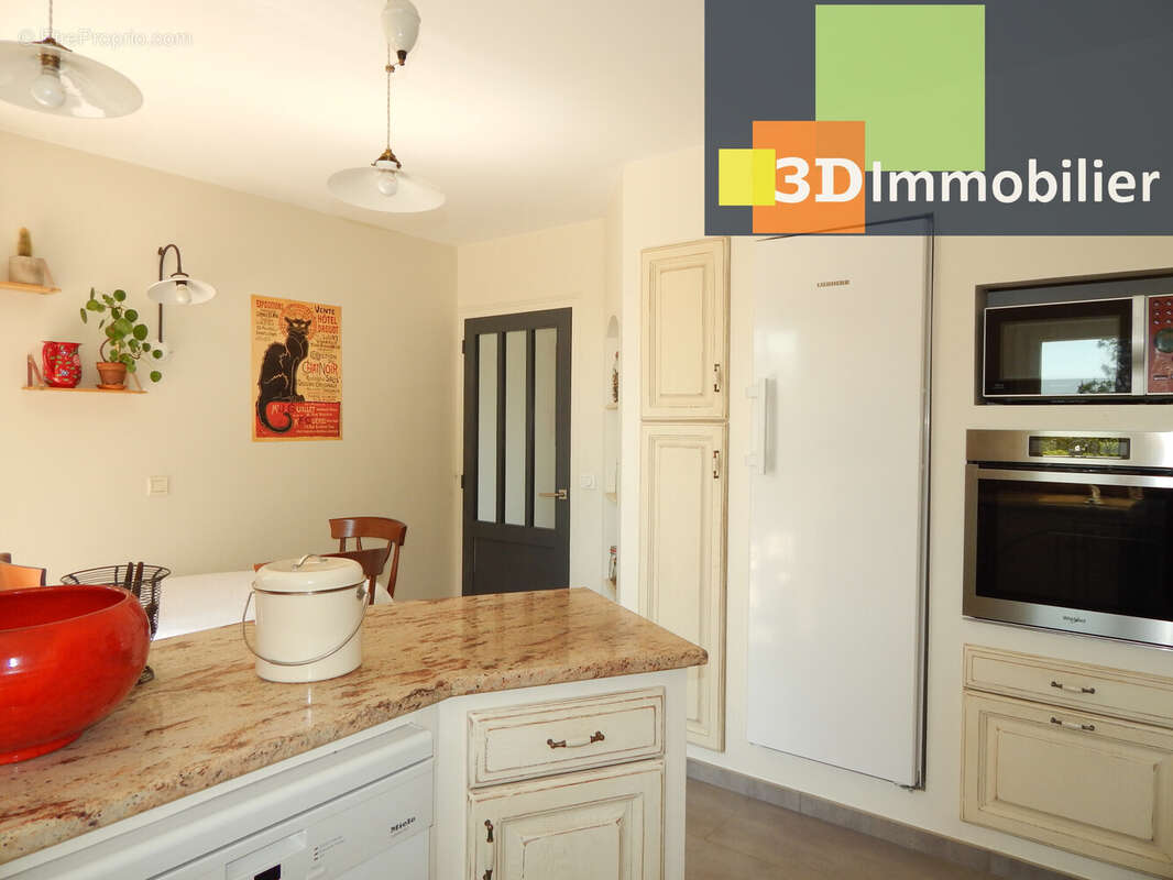 CUISINE ÉQUIPÉE 14 M² - Maison à LONS-LE-SAUNIER
