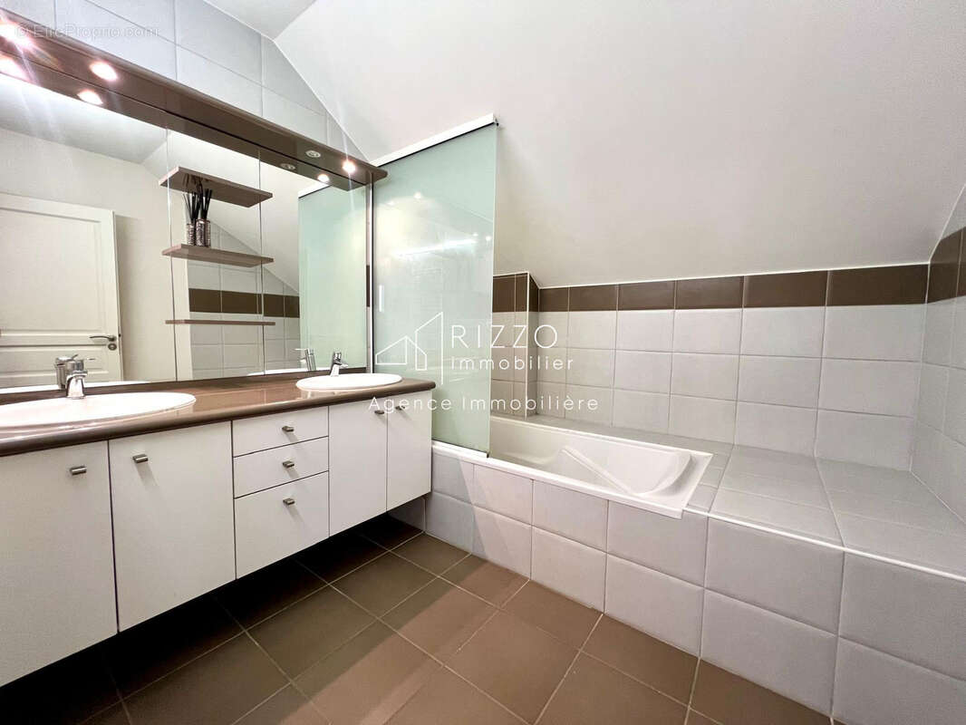 Maison à CRAN-GEVRIER