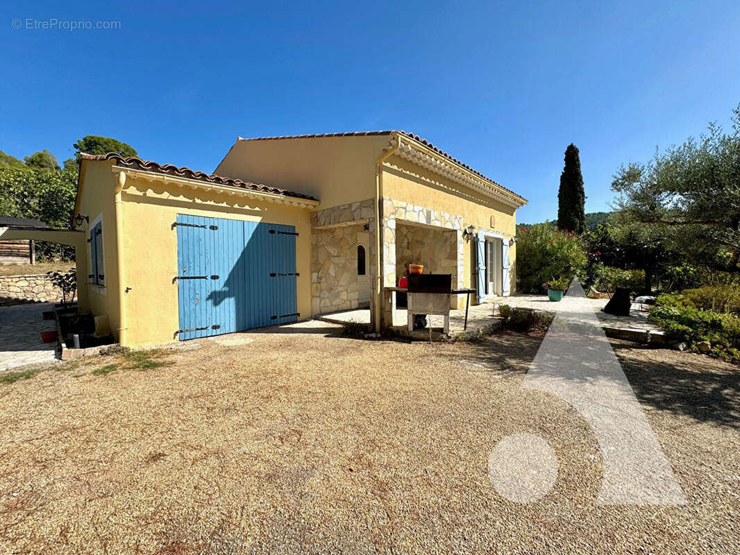 Maison à VILLECROZE