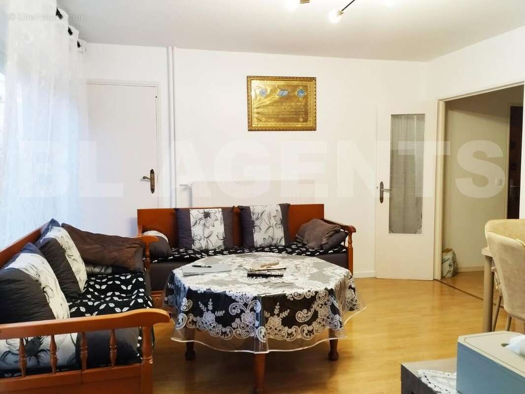 Salon 2 - Appartement à CLICHY-SOUS-BOIS