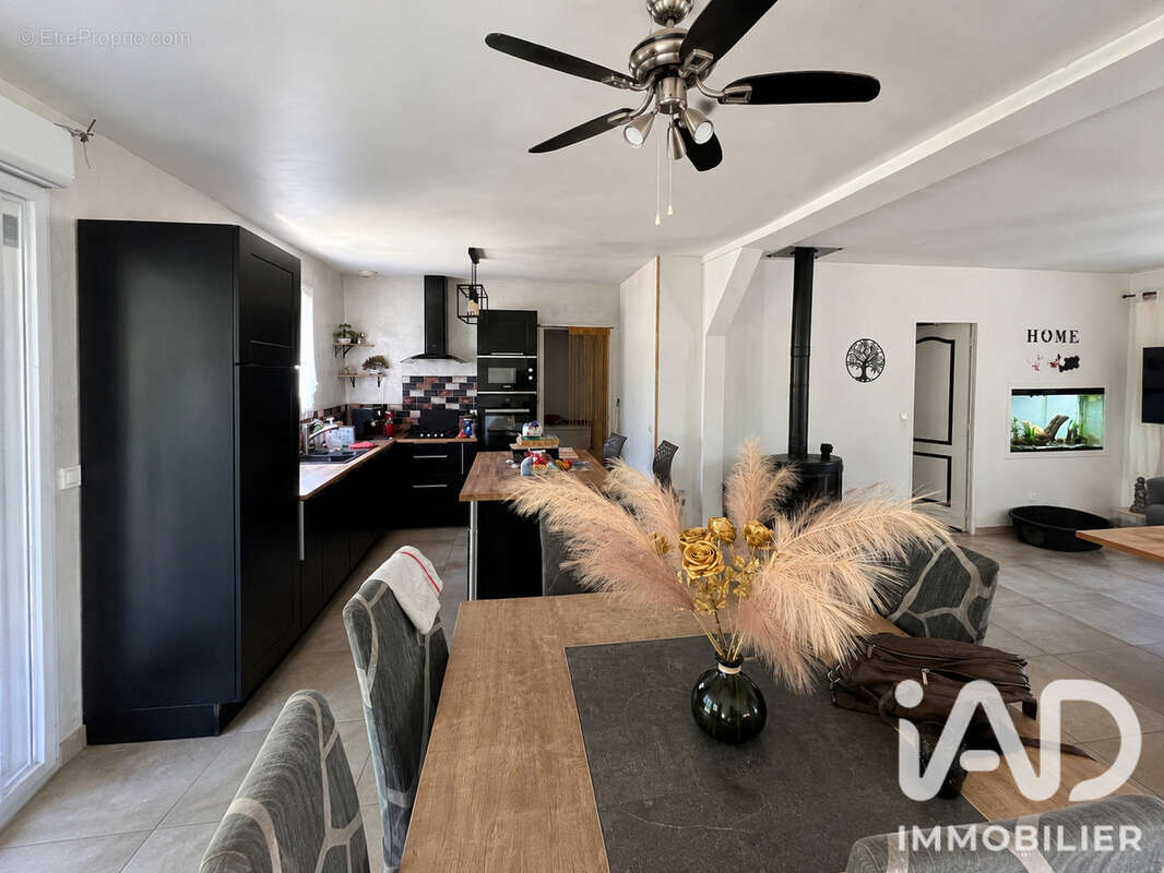Maison 140 m² à Saint-Gildas-Des-Bois  - photo 3