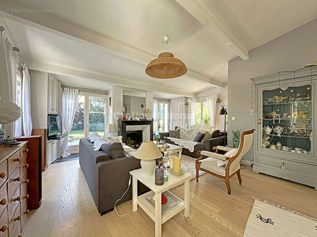 Maison à SAINT-BRES