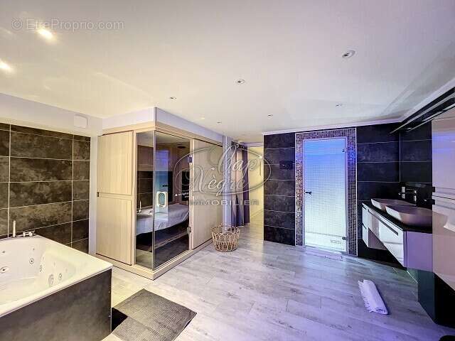 Appartement à GRIMAUD