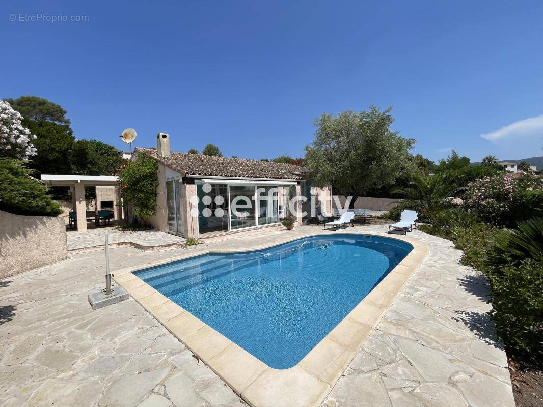 Maison à ROQUEBRUNE-SUR-ARGENS