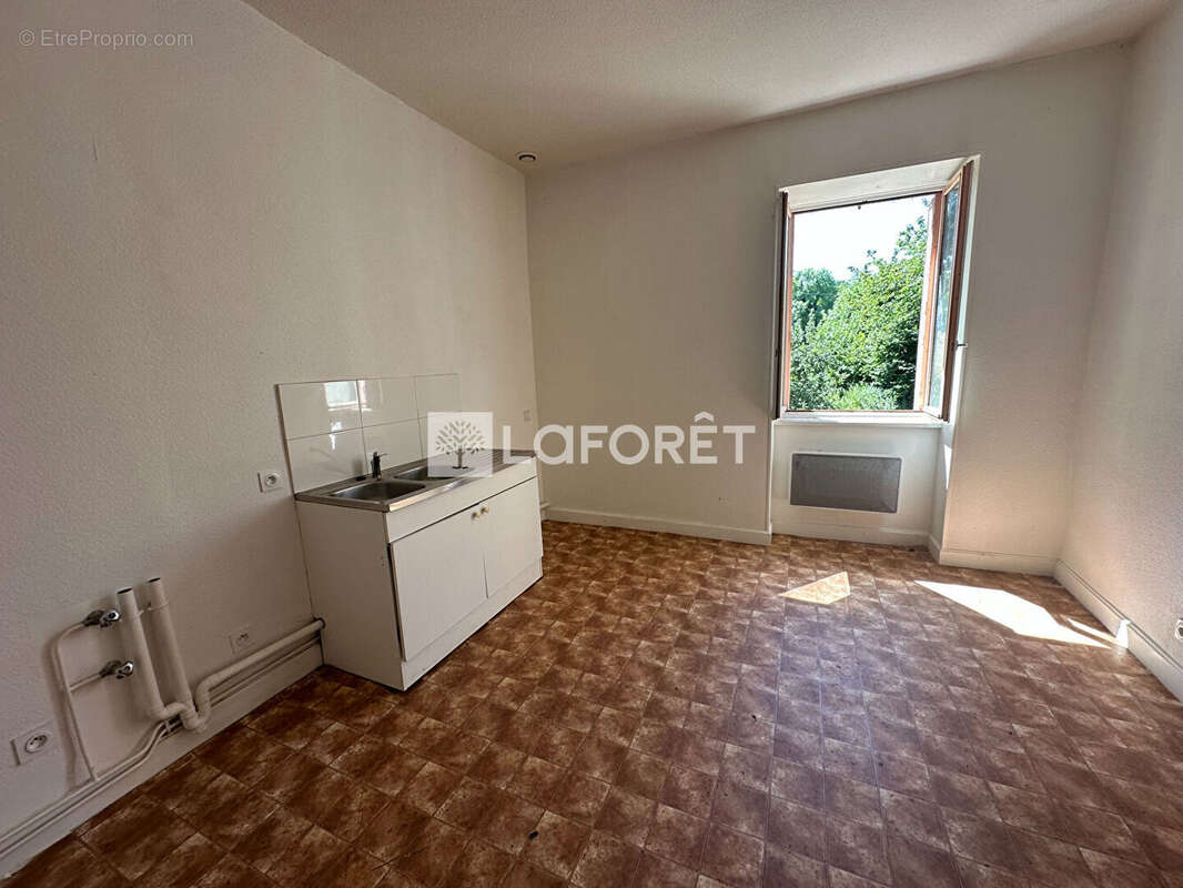 Appartement à SAINT-MARTIN-D'ESTREAUX