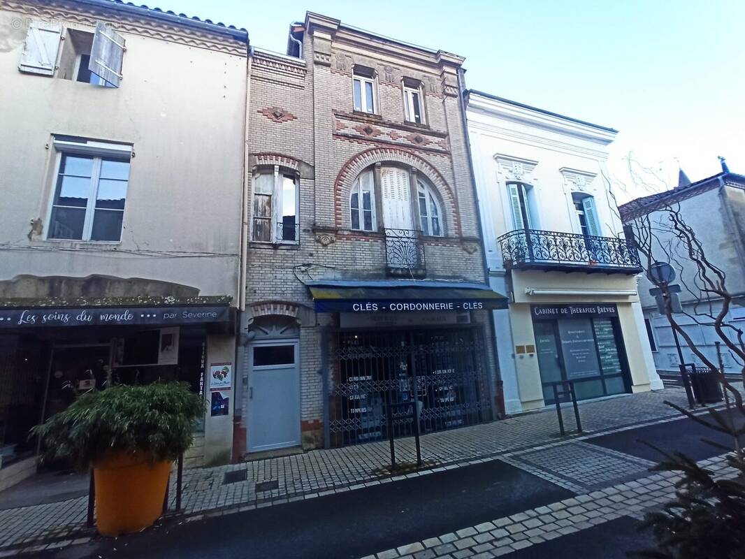 A vendre | Immeuble locatif | Aire-Sur-Adour - Appartement à AIRE-SUR-L'ADOUR